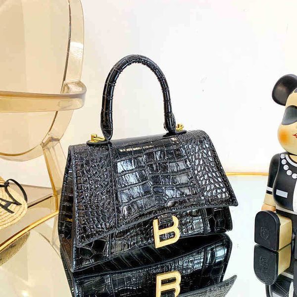 designer luxury womens bag balencigas handbag b-shaped paris single shoulder messenger fashion square gift shoulder oblique span versatile h
designer luxury womens bag balencigas handbag b-shaped paris single shoulder messenger fashion square gift shoulder oblique span versatile h