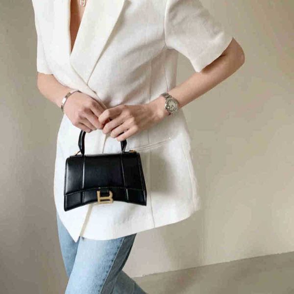 designer luxury womens bag balencigas handbag b-shaped paris single shoulder messenger fashion square gift shoulder oblique span versatile h
designer luxury womens bag balencigas handbag b-shaped paris single shoulder messenger fashion square gift shoulder oblique span versatile h