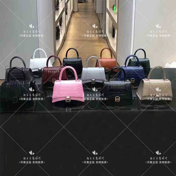 designer luxury womens bag balencigas handbag b-shaped paris single shoulder messenger fashion square gift shoulder oblique span versatile h
designer luxury womens bag balencigas handbag b-shaped paris single shoulder messenger fashion square gift shoulder oblique span versatile h
