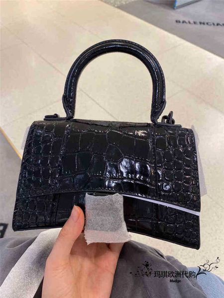 designer luxury womens bag balencigas handbag b-shaped paris single shoulder messenger fashion square gift shoulder oblique span versatile h
designer luxury womens bag balencigas handbag b-shaped paris single shoulder messenger fashion square gift shoulder oblique span versatile h