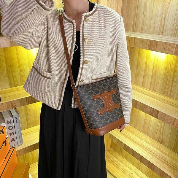 design bag shop 80% factory wholesale and retail triumphal arch advanced bucket bag new old flower one shoulder crossbody leisure large capa
design bag shop 80% factory wholesale and retail triumphal arch advanced bucket bag new old flower one shoulder crossbody leisure large capa