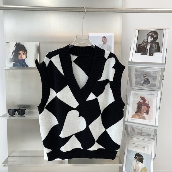 11112 2022 autumn womens sweater sleeveless pullover v neck fashion striped clothes weilan, White;black
11112 2022 autumn womens sweater sleeveless pullover v neck fashion striped clothes weilan, White;black