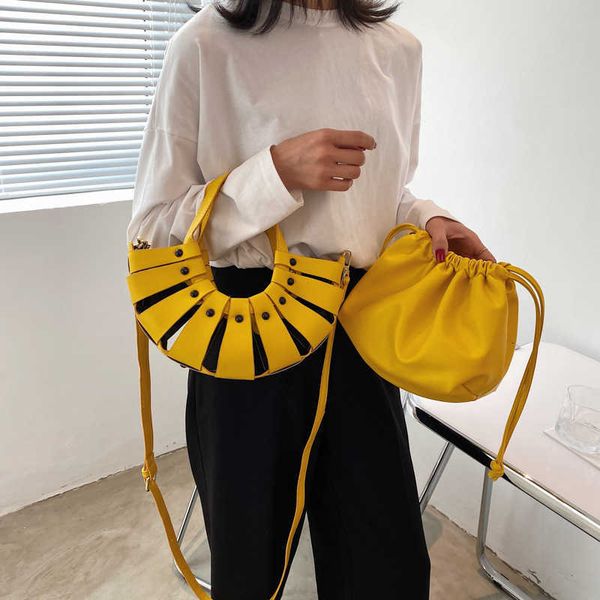 designer bag 2022 spring bags and summer moon fashion ladies luxury casual simple hollow woven hand held shoulder messenger bag
designer bag 2022 spring bags and summer moon fashion ladies luxury casual simple hollow woven hand held shoulder messenger bag