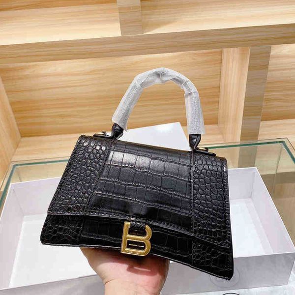 designer luxury womens bag balencigas handbag b-shaped paris single shoulder messenger fashion square gift shoulder oblique span versatile h
designer luxury womens bag balencigas handbag b-shaped paris single shoulder messenger fashion square gift shoulder oblique span versatile h