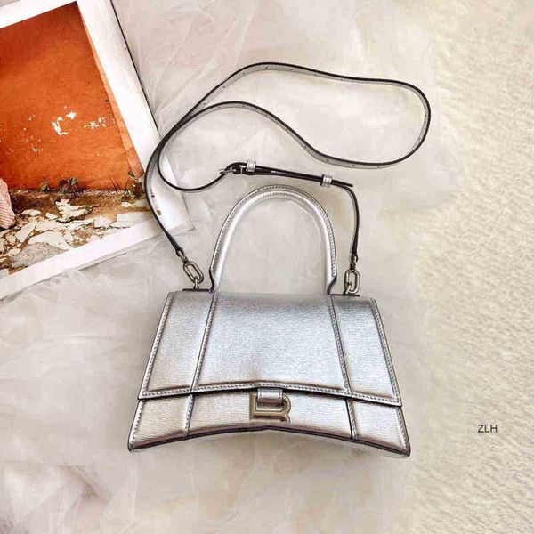 designer luxury womens bag balencigas handbag b-shaped paris single shoulder messenger fashion square gift shoulder oblique span versatile h
designer luxury womens bag balencigas handbag b-shaped paris single shoulder messenger fashion square gift shoulder oblique span versatile h