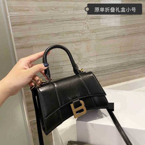 designer luxury womens bag balencigas handbag b-shaped paris single shoulder messenger fashion square gift shoulder oblique span versatile h
designer luxury womens bag balencigas handbag b-shaped paris single shoulder messenger fashion square gift shoulder oblique span versatile h
