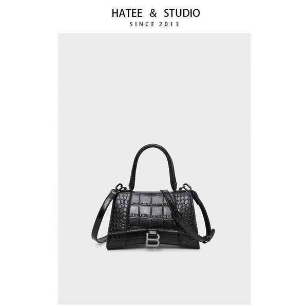 designer luxury womens bag balencigas handbag b-shaped paris single shoulder messenger fashion square gift shoulder oblique span versatile h
designer luxury womens bag balencigas handbag b-shaped paris single shoulder messenger fashion square gift shoulder oblique span versatile h