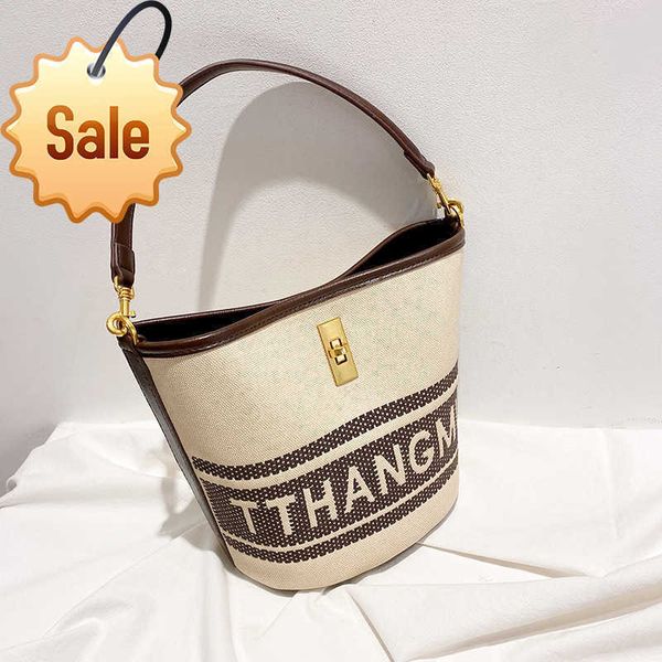 women's designer bags letter embroidered bucket triumphal arch single shoulder messenger bag simple hand carrying 2023 spring factory d
women's designer bags letter embroidered bucket triumphal arch single shoulder messenger bag simple hand carrying 2023 spring factory d