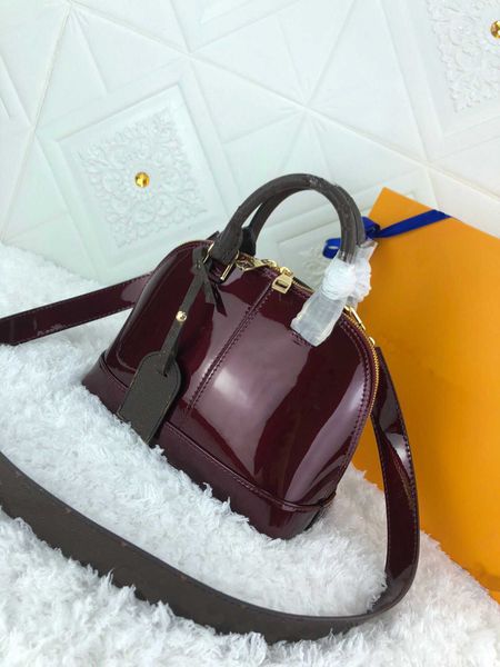 2022 designer bags highquality handbag shoulder bag purse women fashion totes crossbodys large-capacity lacquer bag
2022 designer bags highquality handbag shoulder bag purse women fashion totes crossbodys large-capacity lacquer bag