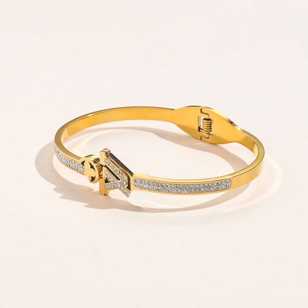 2023 designer brand 18k gold bracelet mens luxury designer letter bracelet crystal 18k gold plated stainless steel wedding couple gift jewel, Black
2023 designer brand 18k gold bracelet mens luxury designer letter bracelet crystal 18k gold plated stainless steel wedding couple gift jewel, Black