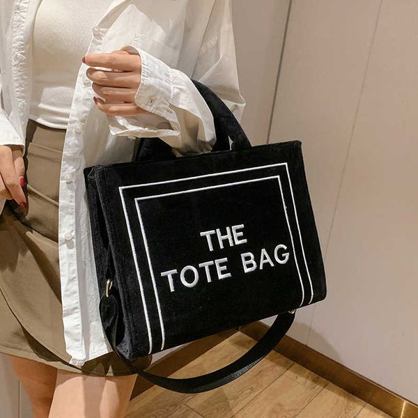 plush handbag 2023 new fashion letter tote bag large capacity single shoulder messenger bag
plush handbag 2023 new fashion letter tote bag large capacity single shoulder messenger bag