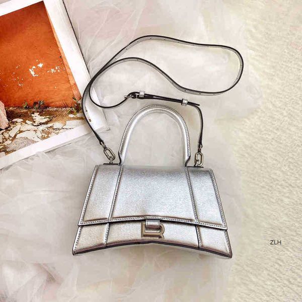 designer luxury womens bag balencigas handbag b-shaped paris single shoulder messenger fashion square gift shoulder oblique span versatile h
designer luxury womens bag balencigas handbag b-shaped paris single shoulder messenger fashion square gift shoulder oblique span versatile h