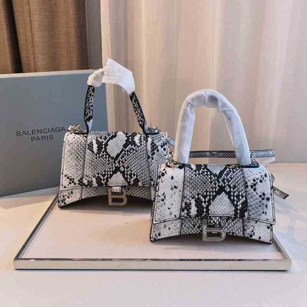 designer luxury womens bag balencigas handbag b-shaped paris single shoulder messenger fashion square gift shoulder oblique span versatile h
designer luxury womens bag balencigas handbag b-shaped paris single shoulder messenger fashion square gift shoulder oblique span versatile h