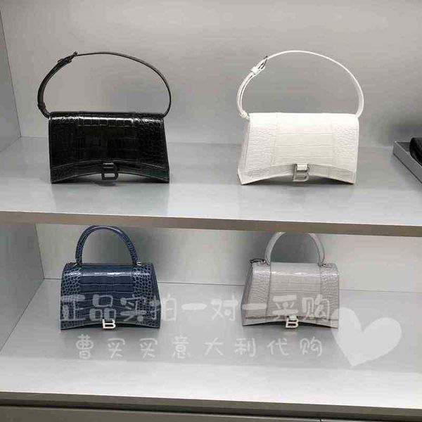 designer luxury womens bag balencigas handbag b-shaped paris single shoulder messenger fashion square gift shoulder oblique span versatile h
designer luxury womens bag balencigas handbag b-shaped paris single shoulder messenger fashion square gift shoulder oblique span versatile h