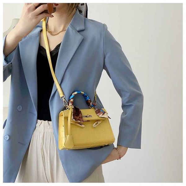 mini bag female new fashion style handbag crocodile texture one shoulder messenger bag outlet purse, Black;red
mini bag female new fashion style handbag crocodile texture one shoulder messenger bag outlet purse, Black;red