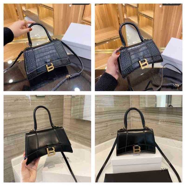 designer luxury womens bag balencigas handbag b-shaped paris single shoulder messenger fashion square gift shoulder oblique span versatile h
designer luxury womens bag balencigas handbag b-shaped paris single shoulder messenger fashion square gift shoulder oblique span versatile h
