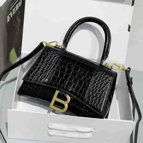 designer luxury womens bag balencigas handbag b-shaped paris single shoulder messenger fashion square gift shoulder oblique span versatile h
designer luxury womens bag balencigas handbag b-shaped paris single shoulder messenger fashion square gift shoulder oblique span versatile h