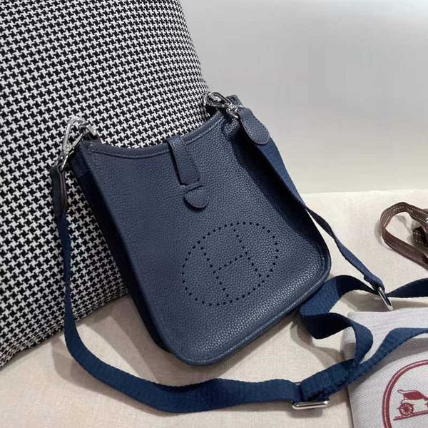 classic handbag designers evelyn bag women's bucket single shoulder leather new hollow versatile contrast 31cm fiol
classic handbag designers evelyn bag women's bucket single shoulder leather new hollow versatile contrast 31cm fiol