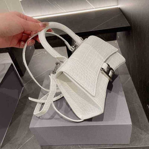 designer luxury womens bag balencigas handbag b-shaped paris single shoulder messenger fashion square gift shoulder oblique span versatile h
designer luxury womens bag balencigas handbag b-shaped paris single shoulder messenger fashion square gift shoulder oblique span versatile h