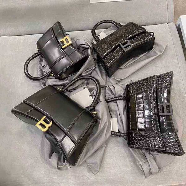 designer luxury womens bag balencigas handbag b-shaped paris single shoulder messenger fashion square gift shoulder oblique span versatile h
designer luxury womens bag balencigas handbag b-shaped paris single shoulder messenger fashion square gift shoulder oblique span versatile h