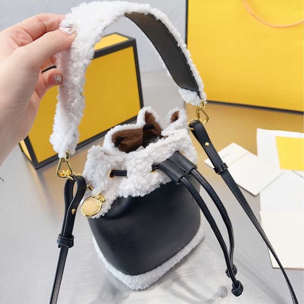 shoulder bags 2022 fnd new autumn and winter mosaic plush bucket handheld drawstring design temperament handbag girl
shoulder bags 2022 fnd new autumn and winter mosaic plush bucket handheld drawstring design temperament handbag girl