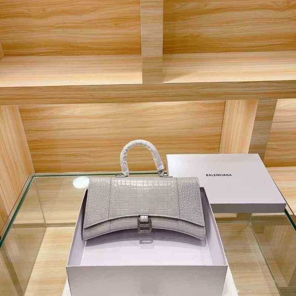 designer luxury womens bag balencigas handbag b-shaped paris single shoulder messenger fashion square gift shoulder oblique span versatile h
designer luxury womens bag balencigas handbag b-shaped paris single shoulder messenger fashion square gift shoulder oblique span versatile h