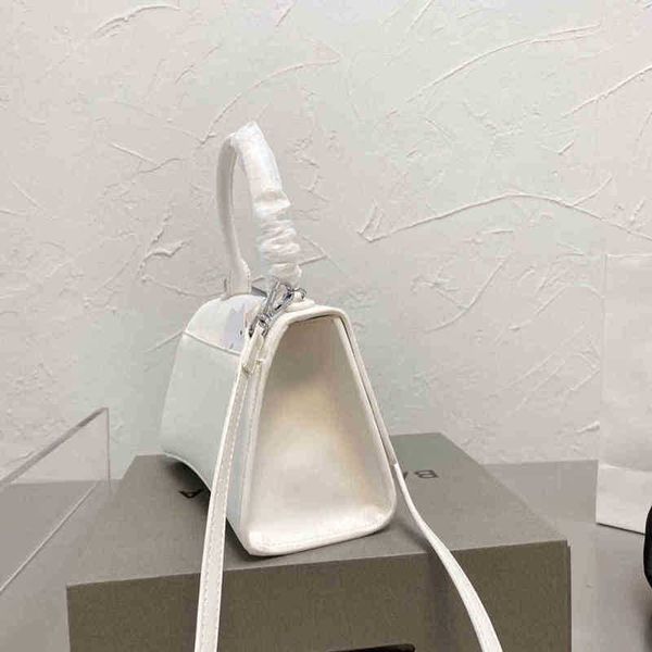 designer luxury womens bag balencigas handbag b-shaped paris single shoulder messenger fashion square gift shoulder oblique span versatile h
designer luxury womens bag balencigas handbag b-shaped paris single shoulder messenger fashion square gift shoulder oblique span versatile h