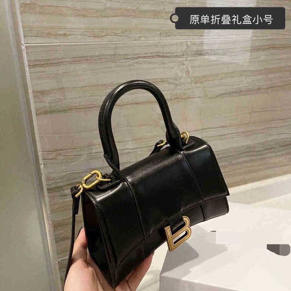 designer luxury womens bag balencigas handbag b-shaped paris single shoulder messenger fashion square gift shoulder oblique span versatile h
designer luxury womens bag balencigas handbag b-shaped paris single shoulder messenger fashion square gift shoulder oblique span versatile h