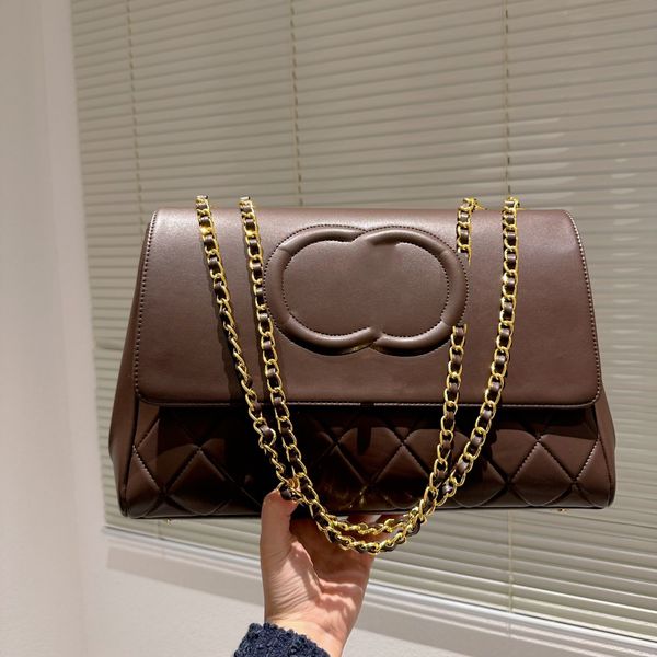 women large capacity totes bags badge embroidery quilted genuine leather retro metal turn buckle hardware chain crossbody designer handbags
women large capacity totes bags badge embroidery quilted genuine leather retro metal turn buckle hardware chain crossbody designer handbags