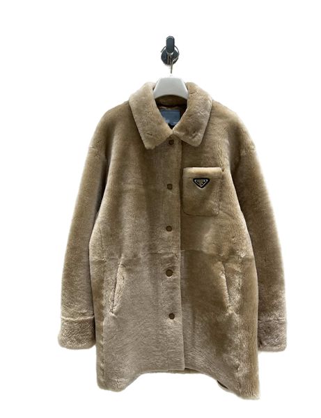 22 autumn and winter shirt style coat is stylish. small lapel and shoulder fall. silkworm shape is easy to wear, Black;brown
22 autumn and winter shirt style coat is stylish. small lapel and shoulder fall. silkworm shape is easy to wear, Black;brown