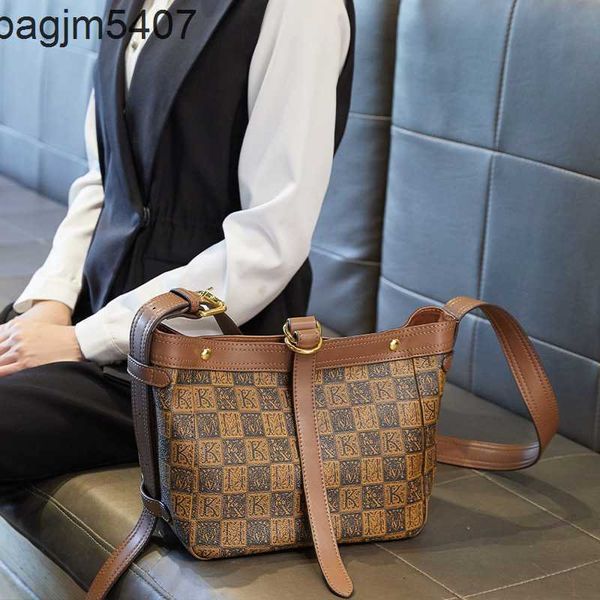 tote bsg factory wholesale and retail autumn winter new 2023 fashion versatile letter large capacity women's bag shoulder crossbody hhe
tote bsg factory wholesale and retail autumn winter new 2023 fashion versatile letter large capacity women's bag shoulder crossbody hhe
