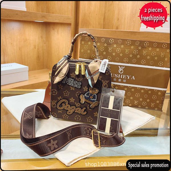 luxury designer lady's bags autumn and winter 2022 new oujiya brand high-quality cartoon hand held perfume bag fashionable foreign styl
luxury designer lady's bags autumn and winter 2022 new oujiya brand high-quality cartoon hand held perfume bag fashionable foreign styl