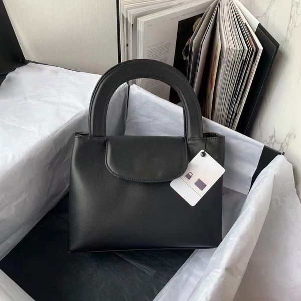 30cm black fashion shopping bag leather handle luxury bag purses designer woman handbag clamshell flap purse metal logo winter elegance wall
30cm black fashion shopping bag leather handle luxury bag purses designer woman handbag clamshell flap purse metal logo winter elegance wall
