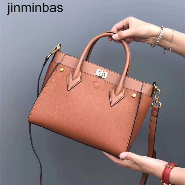 tote bsg factory wholesale and retail hand bag women's 2023 new fashion temperament cowhide commuting soft leather large capacity one s
tote bsg factory wholesale and retail hand bag women's 2023 new fashion temperament cowhide commuting soft leather large capacity one s
