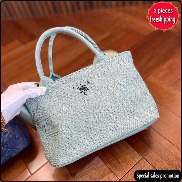 luxury designer lady's bags family p handbag women's classic triangle trend versatile plaid canvas msenger bag evening clutches
luxury designer lady's bags family p handbag women's classic triangle trend versatile plaid canvas msenger bag evening clutches