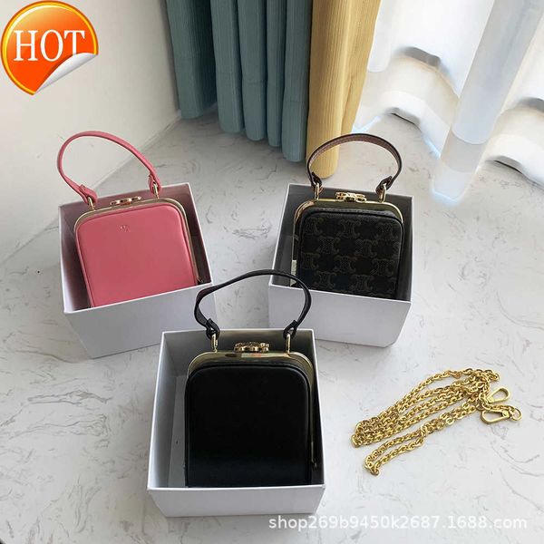women's designer bags 2023 new triumphal arch old flower box clip small square bag mini mouth red single shoulder messenger hand factor
women's designer bags 2023 new triumphal arch old flower box clip small square bag mini mouth red single shoulder messenger hand factor