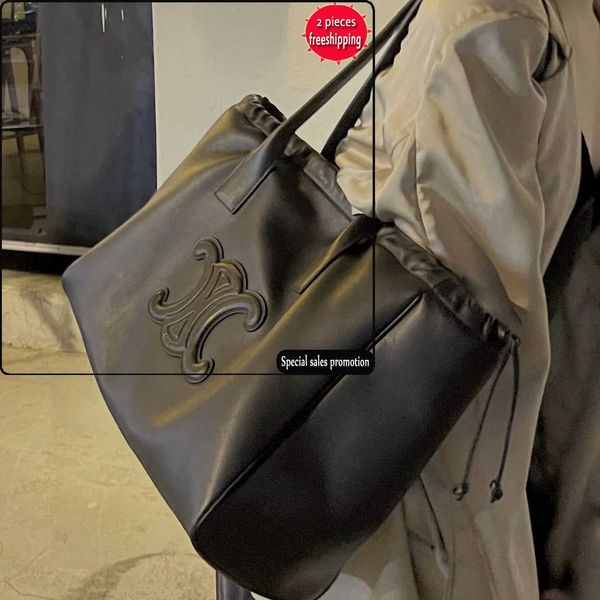 designer bags triumphal arch large capacity soft leather drawstring tote bag 2022 autumn and winter new leisure
designer bags triumphal arch large capacity soft leather drawstring tote bag 2022 autumn and winter new leisure