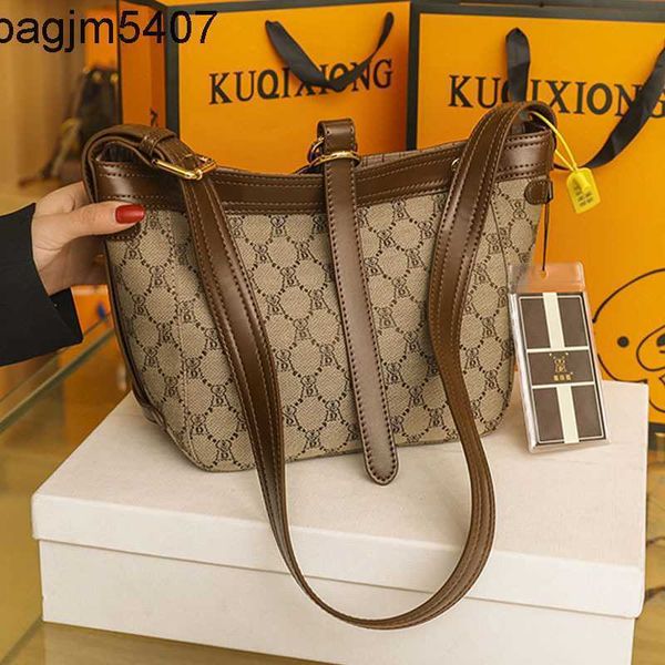 tote bsg factory wholesale and retail one shoulder bag for women in autumn winter new simple mother child large capacity
tote bsg factory wholesale and retail one shoulder bag for women in autumn winter new simple mother child large capacity