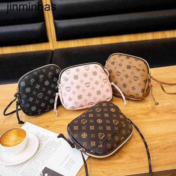 tote bsg factory wholesale and retail women's bag 2023 new digital printing single shoulder shell fashion leisure mobile phone gift sma
tote bsg factory wholesale and retail women's bag 2023 new digital printing single shoulder shell fashion leisure mobile phone gift sma