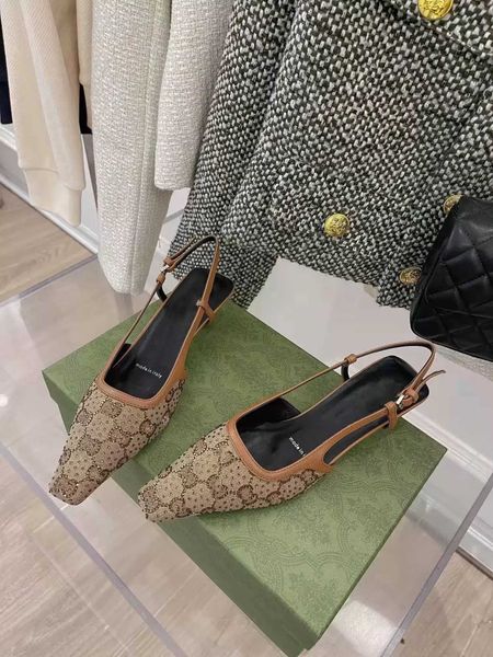 22ss spring/summer women's g slingback sandals pump aria slingback shoes are presented in black mesh with crystals sparkling motif back
22ss spring/summer women's g slingback sandals pump aria slingback shoes are presented in black mesh with crystals sparkling motif back