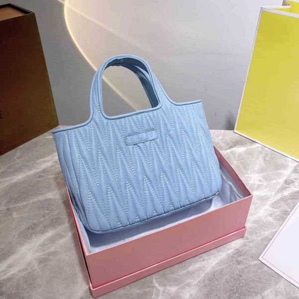 shoulder bags women leather crossbody messenger classic embellishment handbag high capacity flap fashion designer lady wallet
shoulder bags women leather crossbody messenger classic embellishment handbag high capacity flap fashion designer lady wallet