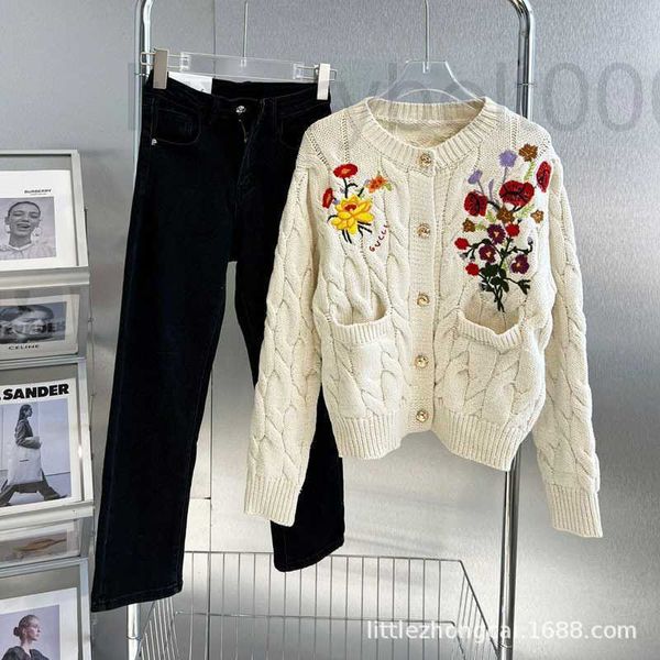 women's knits & tees designer 22ss early autumn new fashion brand gu fried dough twist embroidery flower knitting round neck sweater wo, White
women's knits & tees designer 22ss early autumn new fashion brand gu fried dough twist embroidery flower knitting round neck sweater wo, White