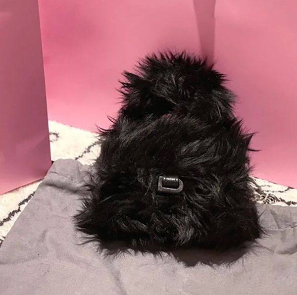 22ss winter women fashion fur tote bag luxury designer shoulder handbag teddy soft plush crossbody bags female mini purse
22ss winter women fashion fur tote bag luxury designer shoulder handbag teddy soft plush crossbody bags female mini purse