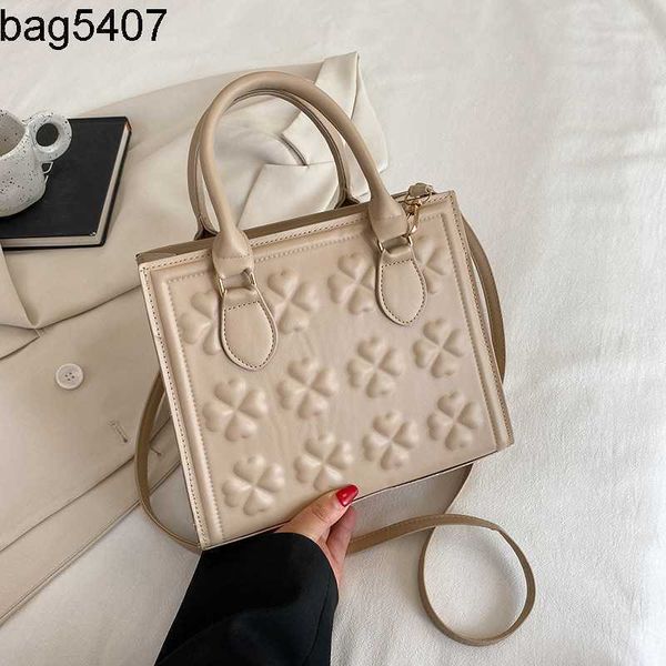 tote bsg factory wholesale and retail fashion handbag women's 2023 new autumn four leaf grass indentation casual small square simple sh
tote bsg factory wholesale and retail fashion handbag women's 2023 new autumn four leaf grass indentation casual small square simple sh
