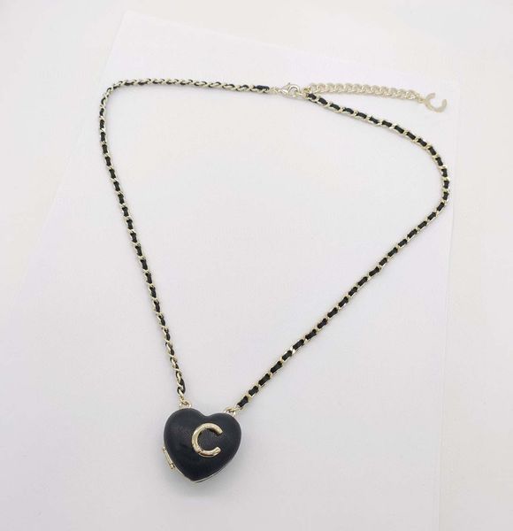 2022 luxury quality charm heart shape pendant necklace with black genuine leather rhombus style have box stamp ps4487a, Silver
2022 luxury quality charm heart shape pendant necklace with black genuine leather rhombus style have box stamp ps4487a, Silver