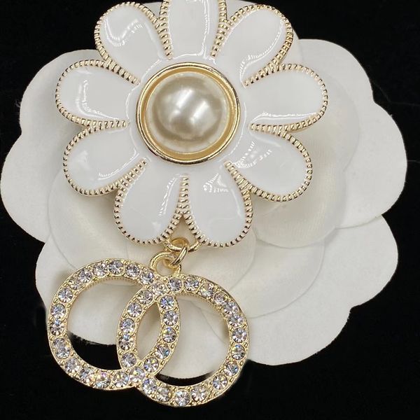 luxury ladies men designer brand alphabet brooch new inlaid pearl rhinestone white sunflower charm pin wedding bridal party high quality, Gray
luxury ladies men designer brand alphabet brooch new inlaid pearl rhinestone white sunflower charm pin wedding bridal party high quality, Gray