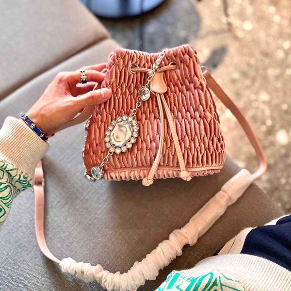 shoulder bags women bucket crossbody messenger classic embellishment handbag chain capacity fashion designer lady wallet
shoulder bags women bucket crossbody messenger classic embellishment handbag chain capacity fashion designer lady wallet