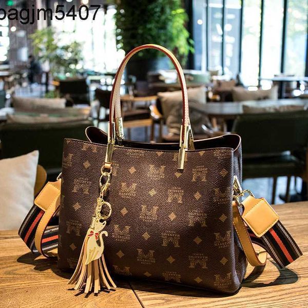 tote bsg factory wholesale and retail gushu women's bag autumn winter 2020 new versatile fashion printed hbag casual one shoulder obliq
tote bsg factory wholesale and retail gushu women's bag autumn winter 2020 new versatile fashion printed hbag casual one shoulder obliq