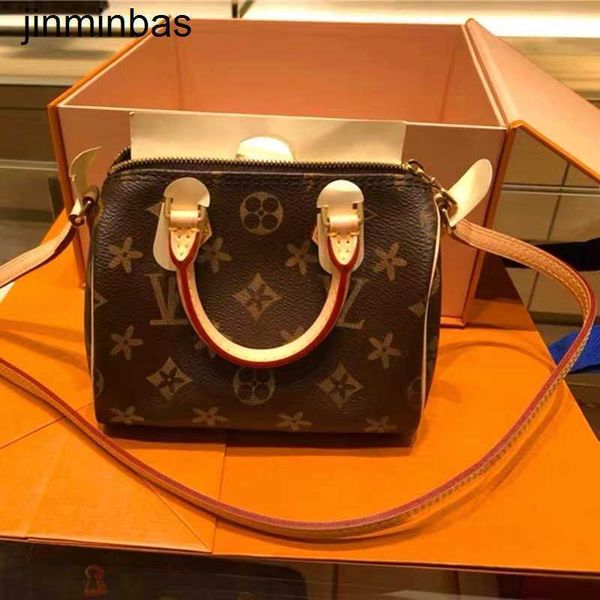 tote bsg factory wholesale and retail old flower mini pillow bag leather boston nano one shoulder diagonal cross classic color changing belt
tote bsg factory wholesale and retail old flower mini pillow bag leather boston nano one shoulder diagonal cross classic color changing belt