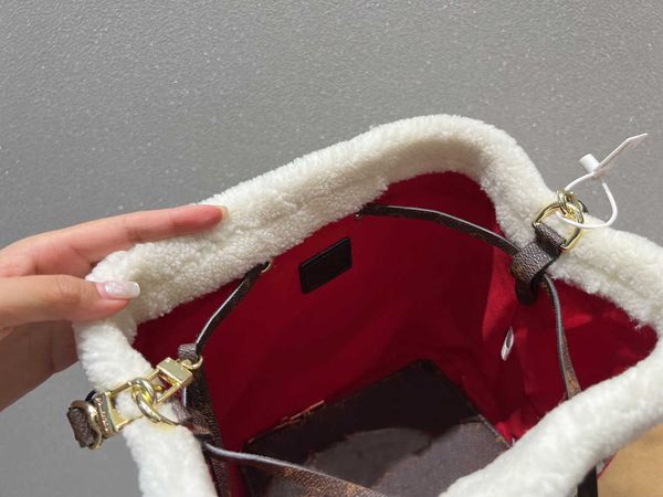 rope fashion lamb ordinary wool bucket letter hand shoulder colorful hanbags leather leisure perfect drawstring bag super quality
rope fashion lamb ordinary wool bucket letter hand shoulder colorful hanbags leather leisure perfect drawstring bag super quality